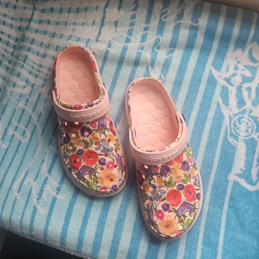 Joybees women's clogs